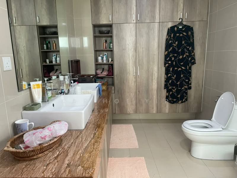 Bungalow for Sale in Taman Duta (Bukit Tunku (Kenny Hills)) - Kar Hoe Yip - Bathroom - PropertyGuru.com.my
