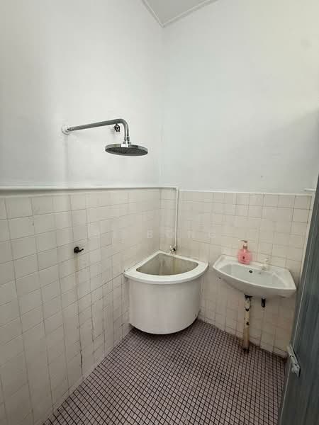 1-storey Terraced House for Sale in Taman Seri Duyong (Duyong) - BL Bong - Bathroom - PropertyGuru.com.my