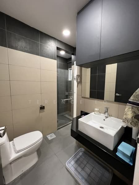 Pangsapuri untuk Dijual di Larkin Residence Phase 2 - Terence Eo - Bathroom - PropertyGuru.com.my