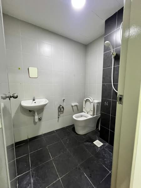 Apartment for Rent at D'Cerrum Apartment - Jasper Tan - Toilet - PropertyGuru.com.my