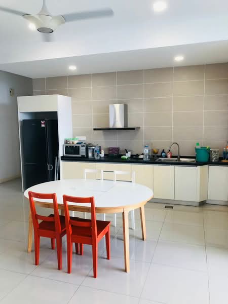 Service Residence for Sale at D'Pristine - Dennis Tay - Kitchen - PropertyGuru.com.my