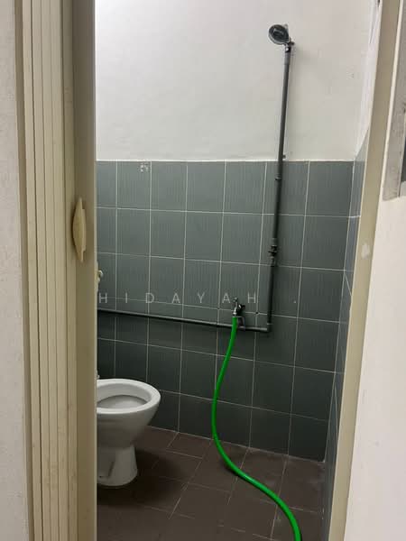 Pangsapuri untuk Disewa di Taman Ria - Hidayah . - Bathroom - PropertyGuru.com.my