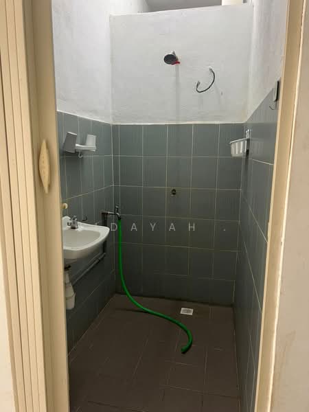 Pangsapuri untuk Disewa di Taman Ria - Hidayah . - Bathroom - PropertyGuru.com.my