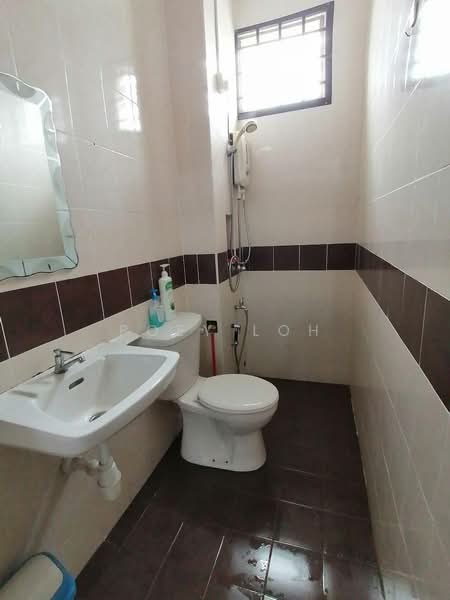 Rumah Teres 2 Tingkat untuk Disewa di Taman JP Perdana (Johor Bahru) - Poey Loh - Bathroom - PropertyGuru.com.my