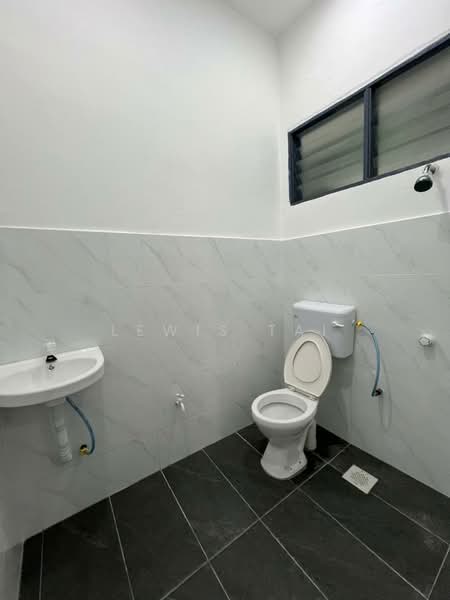 Rumah Teres 1 Tingkat untuk Dijual di Taman Universiti (Skudai) - Lewis Tai - Bathroom - PropertyGuru.com.my