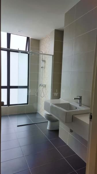 Kondominium untuk Disewa di Brezza Hill - Justin Liew - Bathroom - PropertyGuru.com.my
