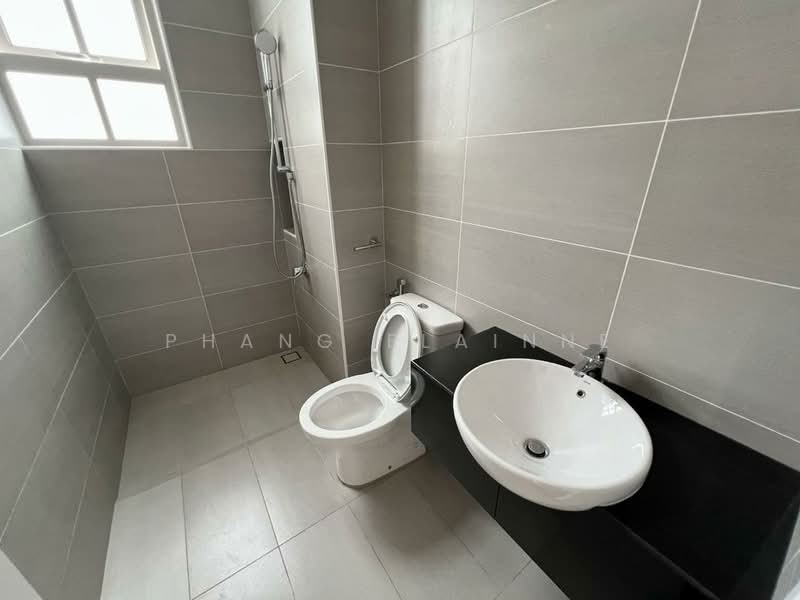Semi-Detached House for Sale in Taman Ekoflora (Johor Bahru) - Phang Elainne - Bathroom - PropertyGuru.com.my
