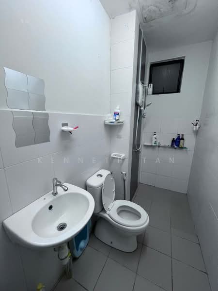 Service Residence for Sale at Jentayu Residensi @ Tampoi - Kenneth Tan - Bathroom - PropertyGuru.com.my