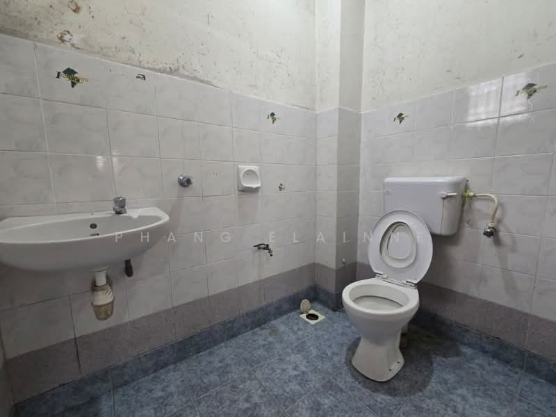 2-storey Terraced House for Sale in Bandar Indahpura (Kulai) - Phang Elainne - Bathroom - PropertyGuru.com.my