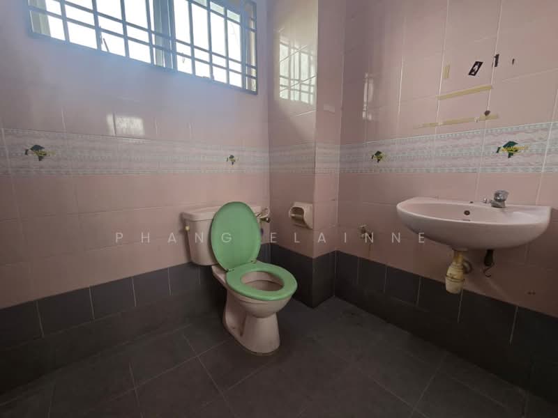 2-storey Terraced House for Sale in Bandar Indahpura (Kulai) - Phang Elainne - Bathroom - PropertyGuru.com.my