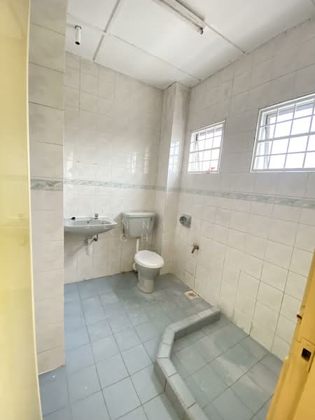 2-storey Terraced House for Sale in TAMAN PUCHONG UTAMA (Puchong) - Jennifer Chen - Bathroom - PropertyGuru.com.my