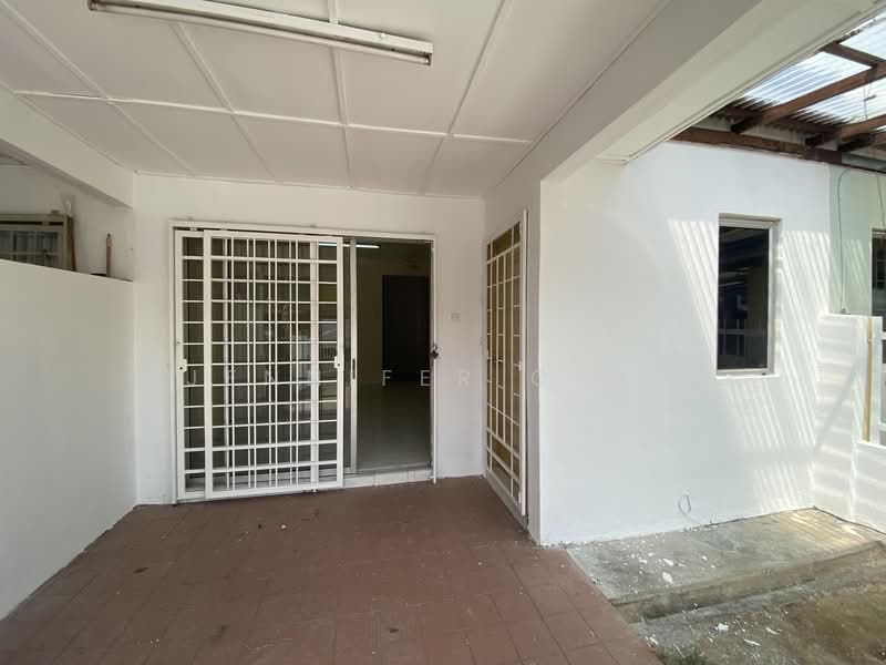 2-storey Terraced House for Sale in TAMAN PUCHONG UTAMA (Puchong) - Jennifer Chen - Exterior - PropertyGuru.com.my