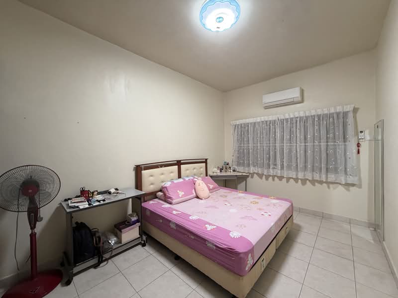 Rumah Bandar untuk Dijual di Taman Lagenda Mas - Elly Chong - Bedroom - PropertyGuru.com.my