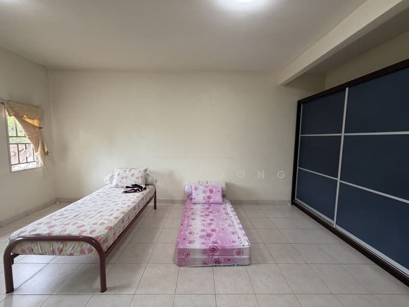 Rumah Bandar untuk Dijual di Taman Lagenda Mas - Elly Chong - Bedroom - PropertyGuru.com.my