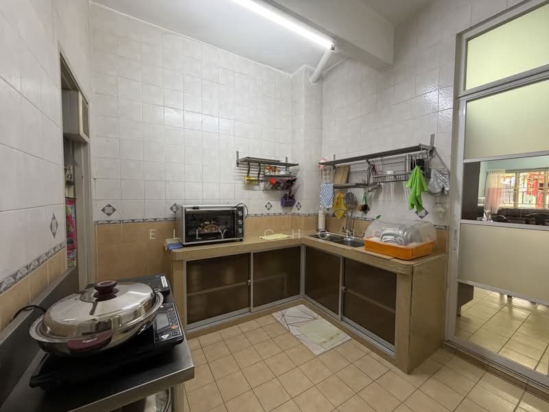 Rumah Bandar untuk Dijual di Taman Lagenda Mas - Elly Chong - Kitchen - PropertyGuru.com.my