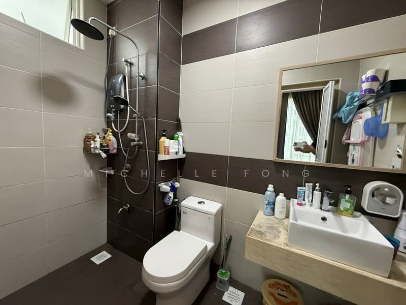 Kondominium untuk Dijual di M Condominium @ Larkin - Michelle Fong - Bathroom - PropertyGuru.com.my