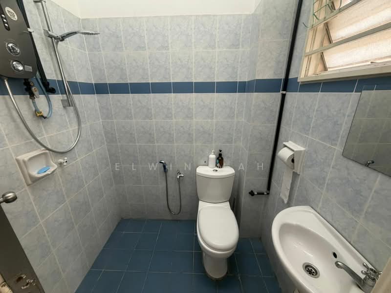 Rumah Teres 2 Tingkat untuk Dijual di Taman Bayu Permai (Rawang) - Elwin Mah - Bathroom - PropertyGuru.com.my