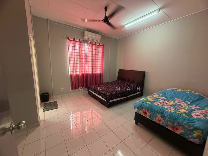 Rumah Teres 2 Tingkat untuk Dijual di Taman Bayu Permai (Rawang) - Elwin Mah - Bedroom - PropertyGuru.com.my