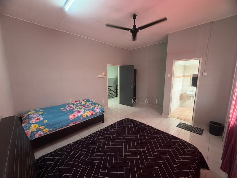 Rumah Teres 2 Tingkat untuk Dijual di Taman Bayu Permai (Rawang) - Elwin Mah - Bedroom - PropertyGuru.com.my