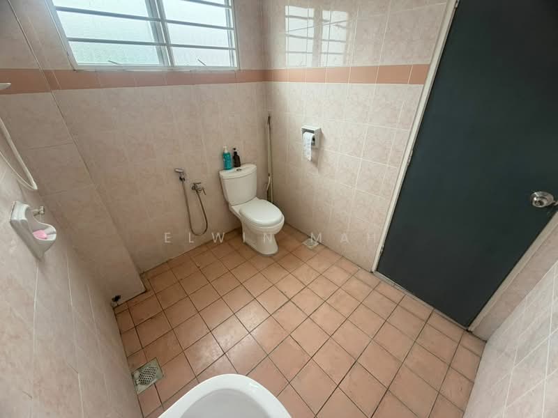 Rumah Teres 2 Tingkat untuk Dijual di Taman Bayu Permai (Rawang) - Elwin Mah - Bathroom - PropertyGuru.com.my