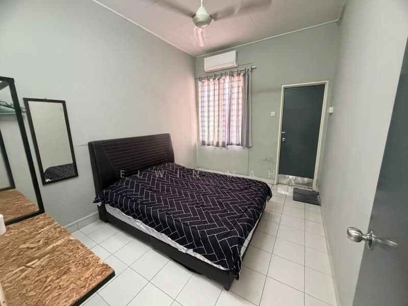 Rumah Teres 2 Tingkat untuk Dijual di Taman Bayu Permai (Rawang) - Elwin Mah - Bedroom - PropertyGuru.com.my
