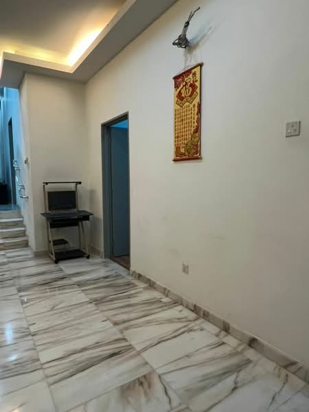 Rumah Bandar untuk Disewa di Seri Kembangan (Selangor) - Nicholas Lew - Corridor - PropertyGuru.com.my