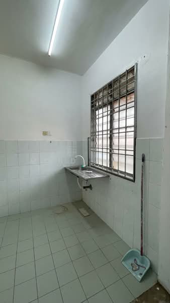 2-storey Terraced House for Sale in Bandar Putra (Kulai) - Mohd Faez - Kitchen - PropertyGuru.com.my