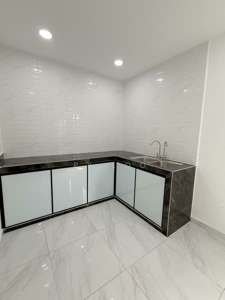 Flat for Sale at Taman Desa Kempas - PY Loo - Kitchen - PropertyGuru.com.my