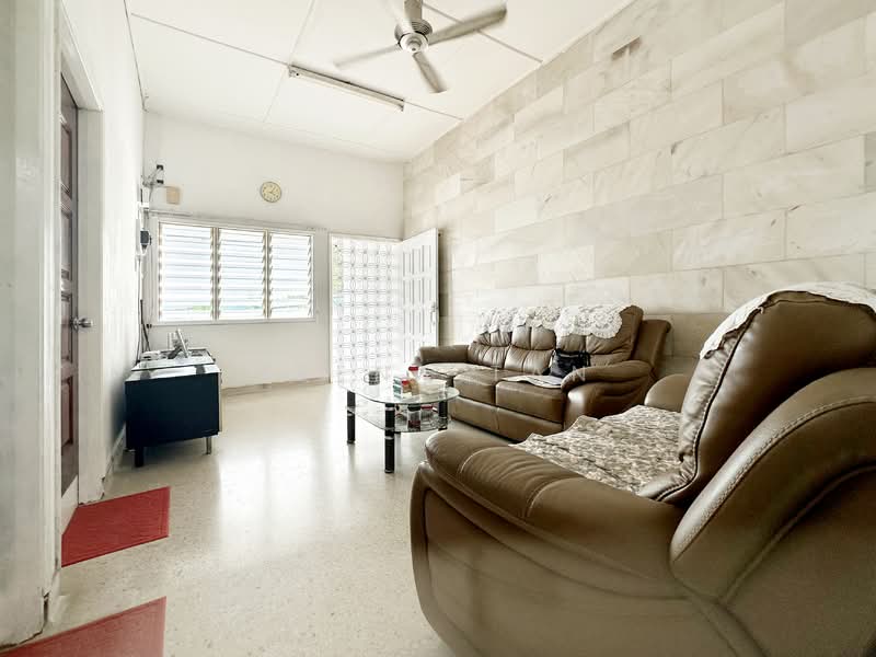 1-storey Terraced House for Sale in Seksyen 22 (Petaling Jaya) - Leena Tan - Living Room - PropertyGuru.com.my