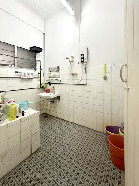 1-storey Terraced House for Sale in Seksyen 22 (Petaling Jaya) - Leena Tan - Bathroom - PropertyGuru.com.my