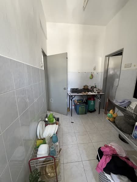 Flat for Sale at Taman Sungai Batu - Fariq Khairil - Kitchen - PropertyGuru.com.my