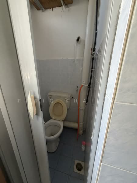 Flat for Sale at Taman Sungai Batu - Fariq Khairil - Bathroom - PropertyGuru.com.my