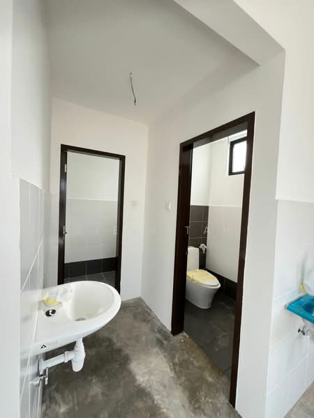 Shop / Office for Rent in Pasir Gudang (Johor) - Steve Tah - Bathroom - PropertyGuru.com.my