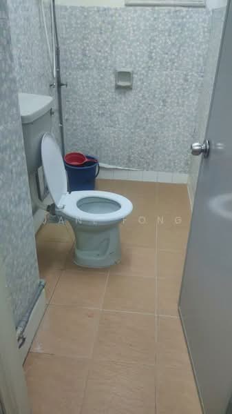 Kondominium untuk Disewa di Menara Alpha - Jane Fong - Bathroom - PropertyGuru.com.my