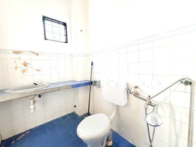 2-storey Terraced House for Sale in Taman Subang Mewah (Subang Jaya) - Shafika Shahidin - Bathroom - PropertyGuru.com.my