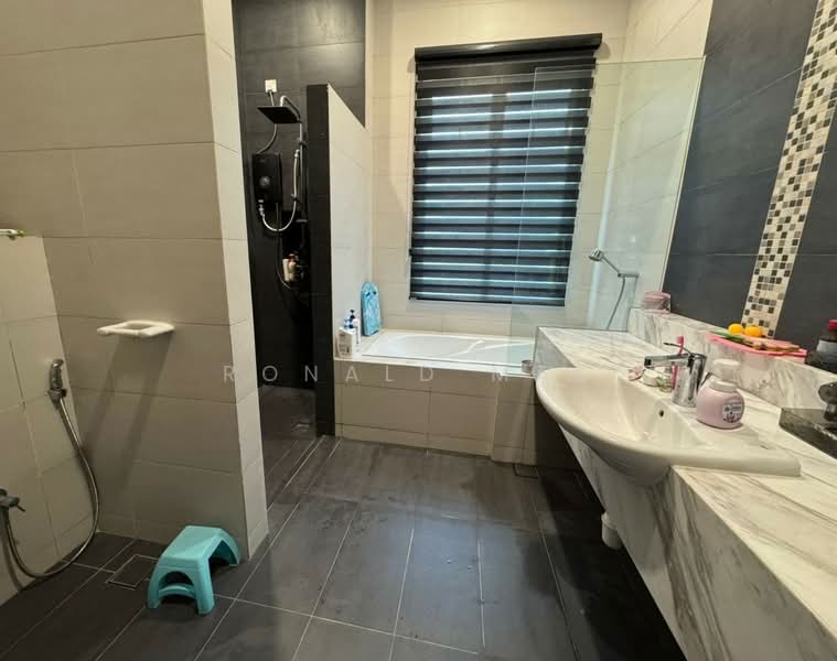 Link Bungalow for Sale in Bandar Baru Permas Jaya (Permas Jaya) - Ronald Mak - Bathroom - PropertyGuru.com.my