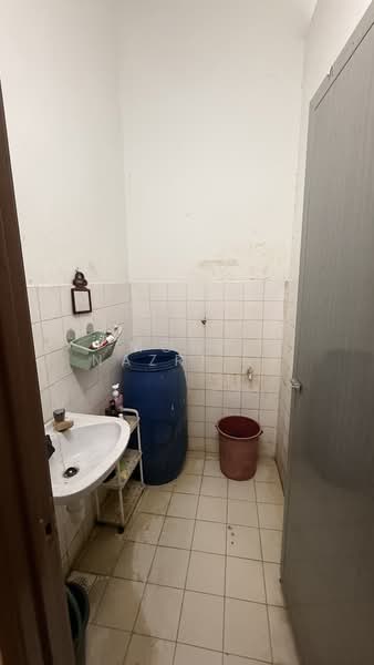 1-storey Terraced House for Sale in Taman Intan (Klang) - Mohd Nazri Alias - Bathroom - PropertyGuru.com.my