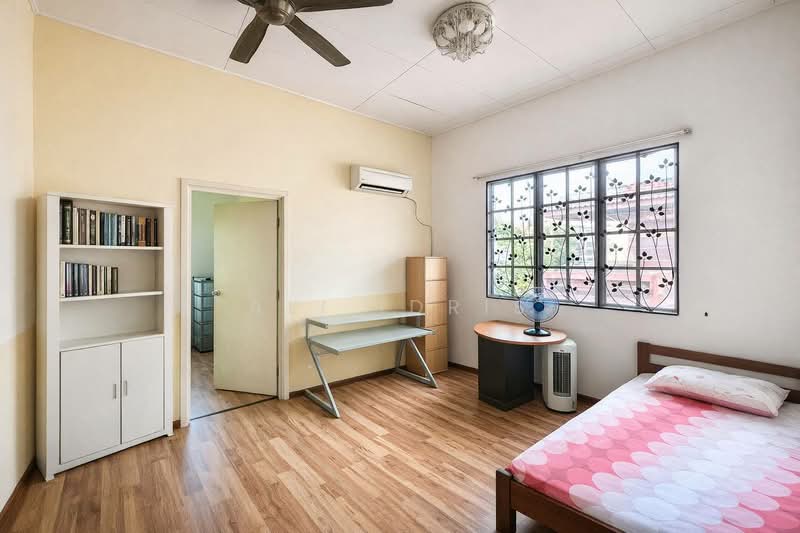 Rumah Banglo untuk Dijual di Bandar Bukit Mahkota (Bangi) - Ali Idris - Bedroom - PropertyGuru.com.my