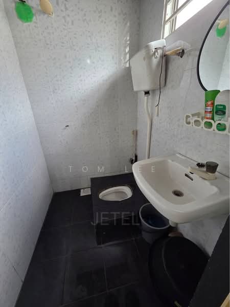 Rumah Teres untuk Dijual di Telok Panglima Garang (Selangor) - Tom Lee - Bathroom - PropertyGuru.com.my