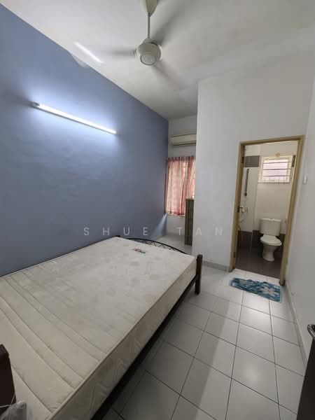 2-storey Terraced House for Rent in Bandar Bukit Raja (Klang) - Shue Tan - Bedroom - PropertyGuru.com.my