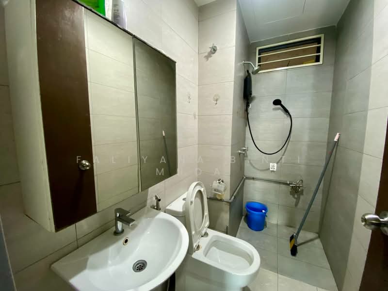 Servis Apartment untuk Dijual di KL Traders Square - Faliyana binti Muda - Bathroom - PropertyGuru.com.my