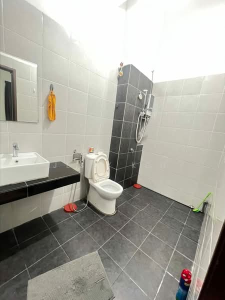 1-storey Terraced House for Rent in Taman Pelangi Indah (Ulu Tiram) - Jessy Koh - Bathroom - PropertyGuru.com.my