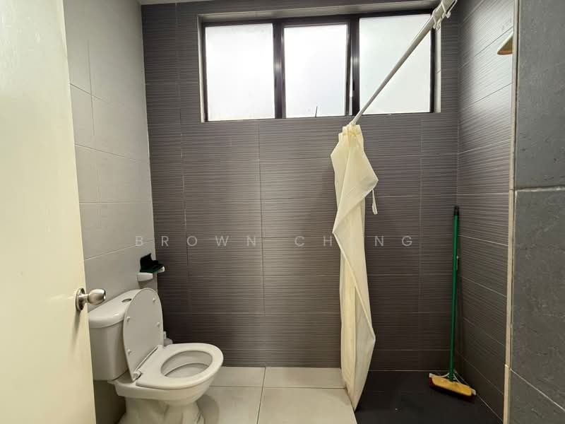 Pangsapuri untuk Dijual di Impian Senibong Residences - Brown Cheng - Bathroom - PropertyGuru.com.my