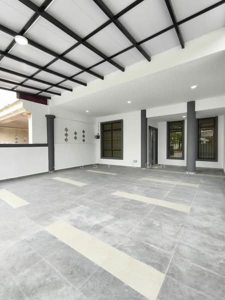 Rumah Teres 2 Tingkat untuk Disewa di Taman Desa Cemerlang (Ulu Tiram) - Jessy Koh - Car Park - PropertyGuru.com.my