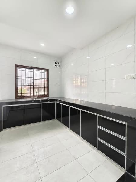 Rumah Teres 2 Tingkat untuk Disewa di Taman Desa Cemerlang (Ulu Tiram) - Jessy Koh - Kitchen - PropertyGuru.com.my