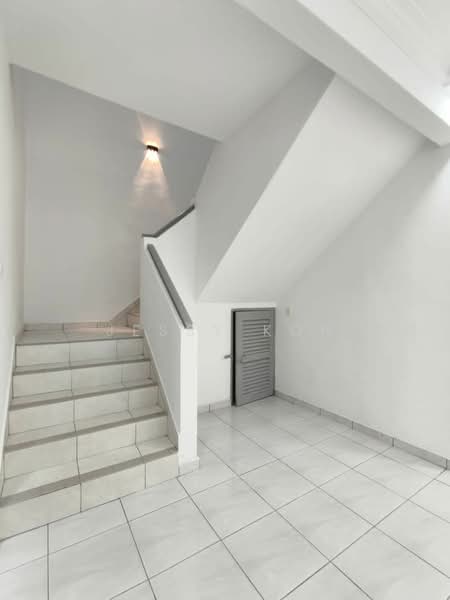 Rumah Teres 2 Tingkat untuk Disewa di Taman Desa Cemerlang (Ulu Tiram) - Jessy Koh - Entrance - PropertyGuru.com.my