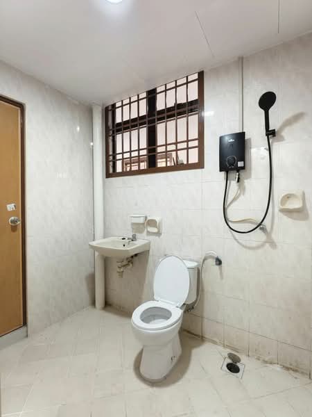 Rumah Teres 2 Tingkat untuk Disewa di Taman Desa Cemerlang (Ulu Tiram) - Jessy Koh - Bathroom - PropertyGuru.com.my