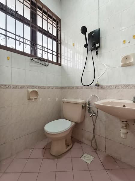 Rumah Teres 2 Tingkat untuk Disewa di Taman Desa Cemerlang (Ulu Tiram) - Jessy Koh - Bathroom - PropertyGuru.com.my