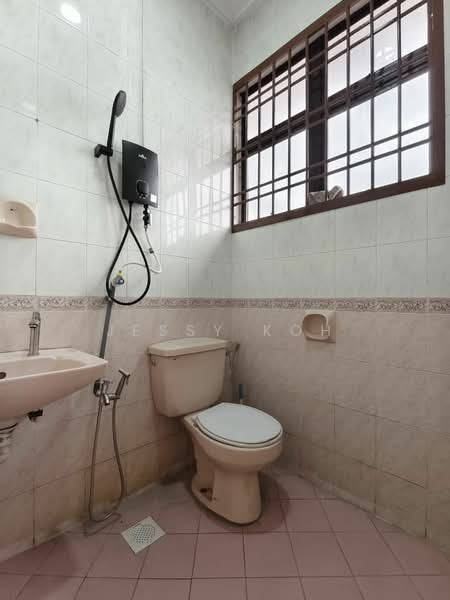 Rumah Teres 2 Tingkat untuk Disewa di Taman Desa Cemerlang (Ulu Tiram) - Jessy Koh - Bathroom - PropertyGuru.com.my