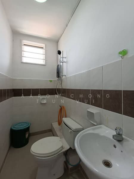 Pangsapuri untuk Disewa di Putatan Platinum Apartment - Aaron Chong Tsun Vui - Bathroom - PropertyGuru.com.my